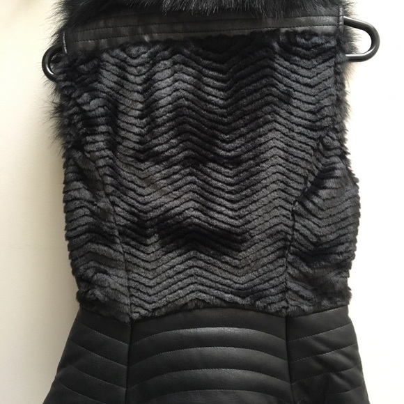 GUESS Gabby Fur Vest - Picture 8 of 8